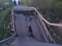В Курской области обрушился мост, власти РФ заявили о диверсии
