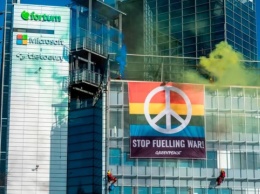 Greenpeace - против топлива из рф: активисты залезли на здание офиса Fortum в Финляндии