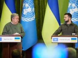 Зеленский обсудил с генсеком ООН эвакуацию гражданских с «Азовстали»