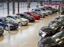 В рф продажи легковых автомобилей в апреле обвалились почти втрое