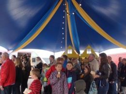 В Нидерландах украинские артисты устроили благотворительное цирковое шоу