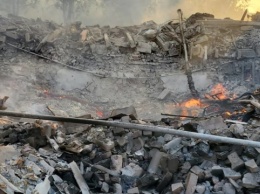 На Луганщине россияне сбросили авиабомбу на школу, в которой прятались около 90 человек