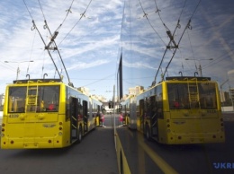 В Киеве запустили еще два троллейбуса и трамвай