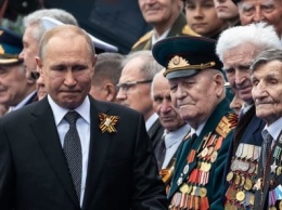 «Старый маразматик»: россияне делятся впечатлениями от речи путина на параде
