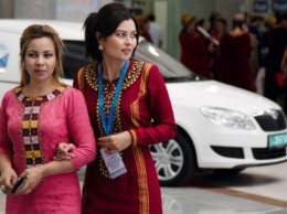 В тюрьму за маникюр и джинсы: в Туркменистане были введены жесткие запреты для женщин