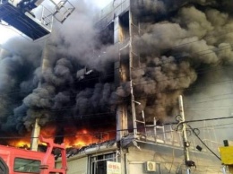 В Индии в результате пожара в офисном здании погибли 27 человек