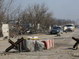 Угрожают разлучить с детьми: депортированных из Мариуполя заставляют лгать о бойцах «Азова»