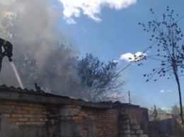 В Николаеве потушили шесть пожаров, вспыхнувших из-за российских обстрелов