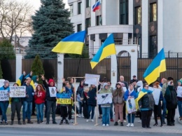 В Молдове ответили захаровой на критику из-за протестов у посольства рф