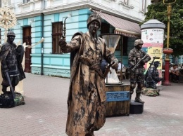 В Ивано-Франковске показали перформанс «Живых скульптур», посвященный украинским воинам