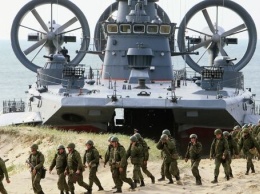 Российские военные провели на Балтике учения по десантированию