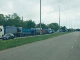 Захватчики вагонами вывозят зерно из Бердянска в Крым, а затем в россию