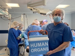 Львовские врачи провели три пересадки почек совместно с известным трансплантологом Монтгомери