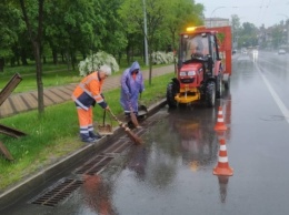 В столице из-за дождя Киевавтодор работает в усиленном режиме