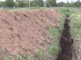 В Мариуполе россияне готовятся расширить братскую могилу - говорят о возможной эпидемии