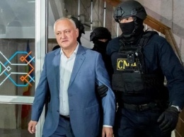 Суд в Молдове отправил Додона под домашний арест