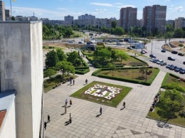 В Киеве создали цветник, посвященный легендарному самолету «Мрия»