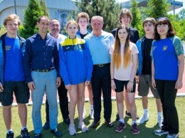 Бубка встретился с украинскими атлетами, которые тренируются в Румынии
