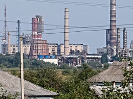 В бомбоубежищах завода "Азот" в Северодонецке прячутся около 800 человек - Гайдай