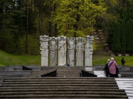 Из мемориала в Вильнюсе уберут скульптуры советских солдат