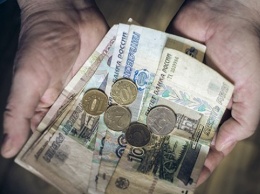 В Мариуполе захватчики начали выдавать российские пенсии
