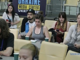 Освещение войны: в Медиацентре Украина - Укринформ провели сессию для иностранных журналистов