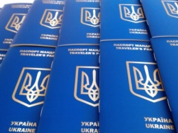 Украинцы за границей смогут оформить два паспорта