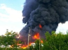 На химическом заводе в Запорожской области горят склады
