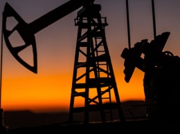 Мировые цены на нефть упали до месячного минимума