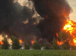 На Днепропетровщине из-за вражеской атаки взорвался резервуар с горючим, погиб спасатель
