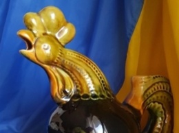 Символ украинской стойкости: музей в Кировоградской области создал экспозицию с майоликовым петухом
