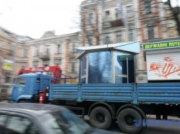 Около метро в Киеве уберут МАФы, мешающие доступу к укрытиям