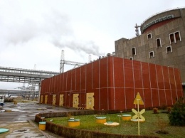 Захватчики роют окопы возле Запорожской АЭС