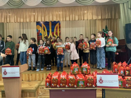 200 улыбок в Калиновке: новогодняя поездка благотворительного фонда Сергея Цюпка