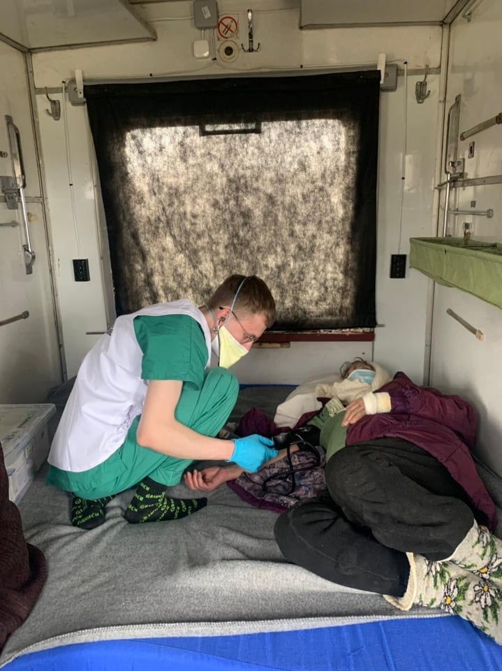 Во Львов из Донетчины эвакуировали 48 пострадавших от боевых действий