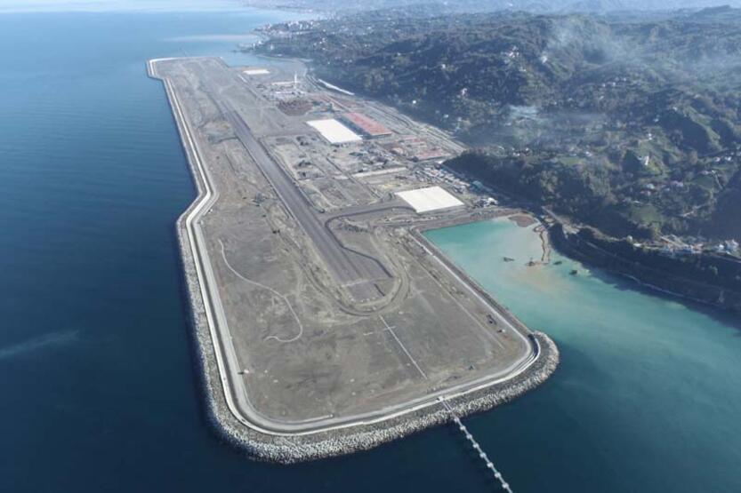 В Турции открыли аэропорт со взлетной полосой в Черном море