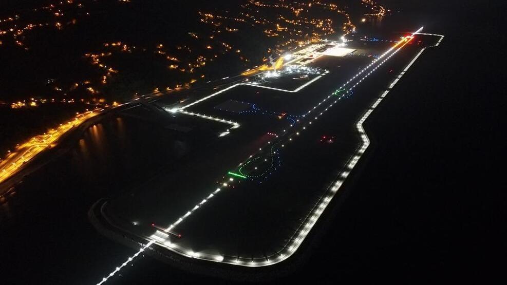 В Турции открыли аэропорт со взлетной полосой в Черном море