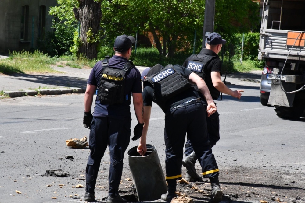 Спасатели ликвидируют последствия утренних обстрелов Николаева
