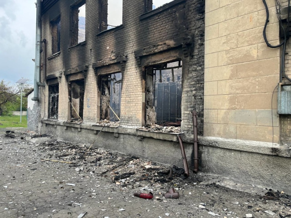 Войска рф уничтожили школу в Авдеевке - стреляли фосфорными боеприпасами