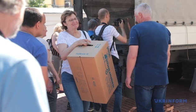 В Киев прибыл гуманитарный груз от европейских музеев и галерей