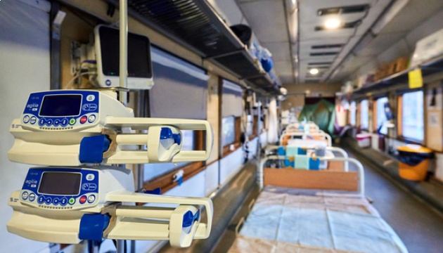 Поезд-госпиталь за 25 рейсов перевез более тысячи раненых и больных