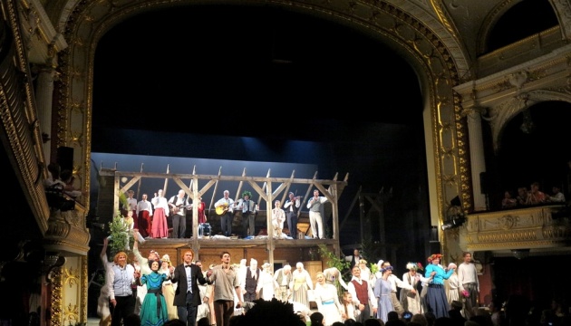 Латвийский театр сделал для украинских беженцев дубляж культового представления