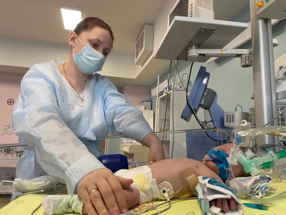 Во Львове американский кардиохирург за неделю провел пять сложных операций детям