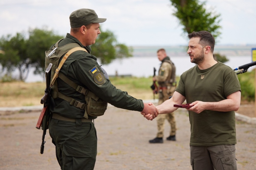 Президент осмотрел стрельбище подразделений МВД на Одесчине