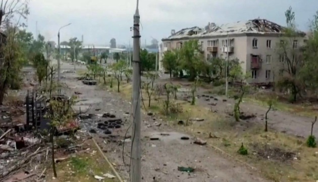 Войска рф обстреливают Лисичанск и пытаются перекрыть «дорогу жизни»
