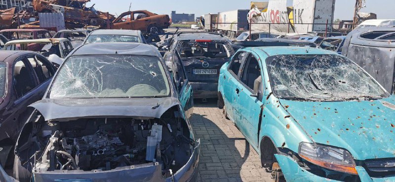 Рынок "Азовский" в Мариуполе превратился в автокладбище