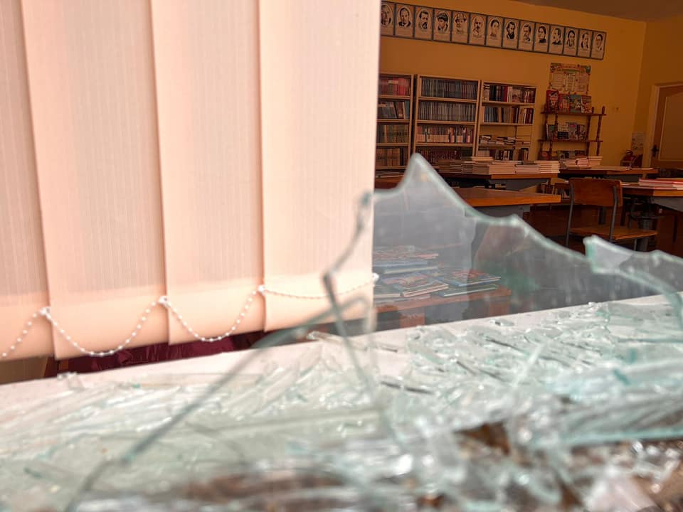 Вертолеты рф обстреляли Сумщину: повреждены больница и школа