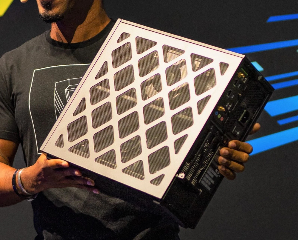Intel показала NUC 13 Extreme c поддержкой трехслотовых GPU