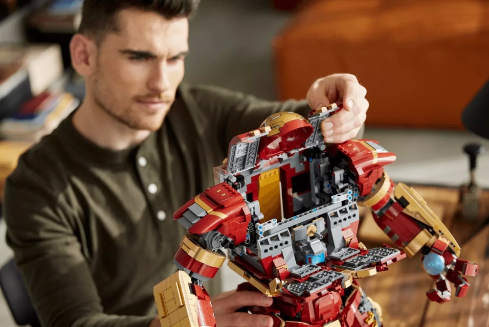 LEGO представила набор Marvel Hulkbuster - это модель брони из «Мстителей»