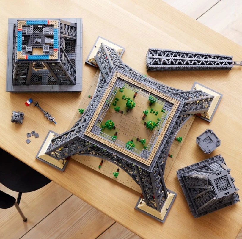 LEGO представила набор с Эйфелевой башней - более 10 000 деталей